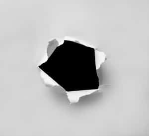 撕破的白紙上有一個六角形孔洞，顯現黑色虛空 — Old Paper 壁紙