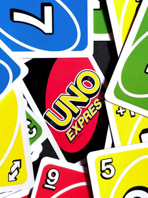一堆色彩繽紛的UNO卡，上面有UNO Express標誌。 — 烏諾 壁紙