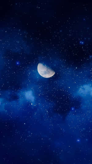 新月在繁星點點的夜空與藍色雲朵中閃耀。 — 月光 壁紙