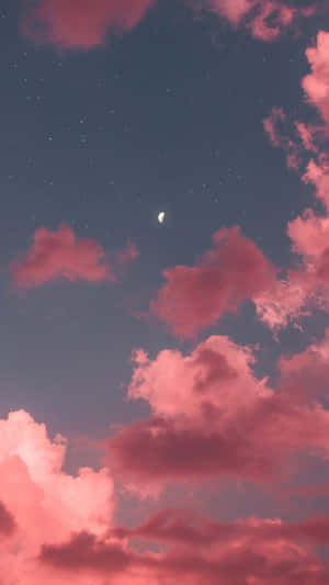 夜晚，粉紅色的雲朵在新月和星星下方飄浮。 — 雲朵 GIF 壁紙