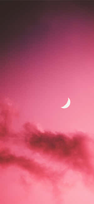 粉紅色暮色天空中的月牙與柔和的雲彩。 — Galaxy A17 壁紙