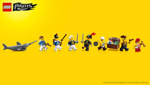 黃色背景上的LEGO Pirates人偶和鯊魚。 — 樂高旋風忍者 壁紙