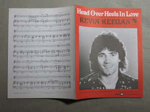 Kevin Keegan的《Head Over Heels In Love》樂譜小冊子，附有照片封面。 — 音樂 壁紙