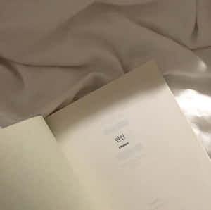 美學米色圖片 — 書本美學 壁紙