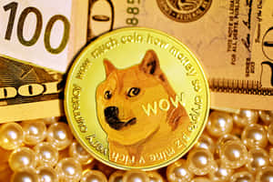 金色Dogecoin被現金和珍珠環繞，代表加密貨幣價值。 — 卡通狗 壁紙