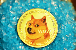 金色Dogecoin，柴犬臉，在藍色糖晶體上。 — 狗狗藝術 壁紙