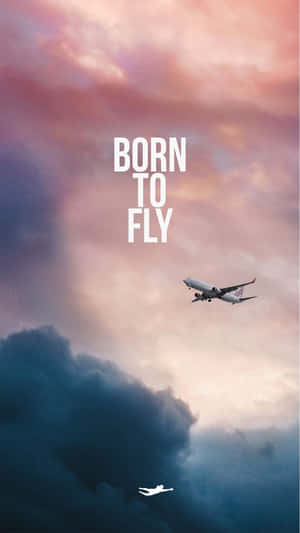 飛機飛過色彩繽紛的雲層，帶有文字 born to fly。 — 天空景色 壁紙