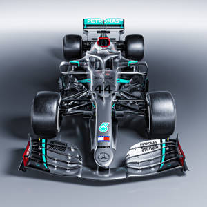 帶有44號的銀色和藍綠色一級方程式賽車的俯視圖。 — F1 iPhone 壁紙