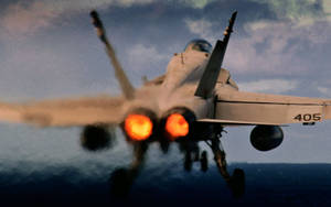 戰鬥機在黃昏時從航空母艦起飛，尾焰發光。 — 軍事動圖 壁紙