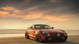 日落時分沙灘上的紅色 Mercedes-AMG GT 跑車。 — Mercedes Benz C300 壁紙