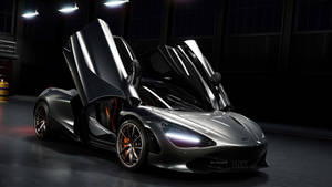 銀色McLaren跑車在昏暗車庫中打開鷗翼車門。 — 麥拉倫 720S 壁紙