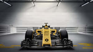黃色雷諾F1賽車停放在帶有黃色地面標記的白色車庫中。 — F1 2019 壁紙