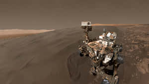 火星探測車在星空下探索沙丘 — 火星人布魯諾 壁紙