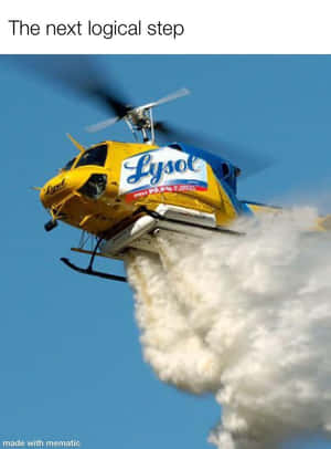 黃色 Lysol 直升機向藍天噴灑消毒霧。 — 大笑 壁紙