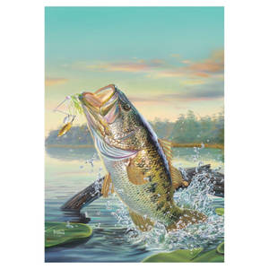 日落時鱸魚從湖水中躍起，嘴裡叼著釣魚餌。 — 067 魷魚遊戲 壁紙