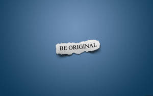 藍色背景上帶有「BE ORIGINAL」文字的撕裂紙張 — 美學語錄動圖 壁紙