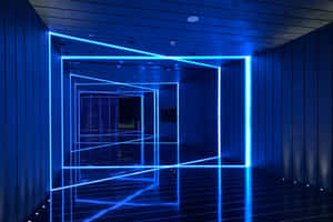藍色霓虹燈走廊，發光框架和反光地板營造出無限的透視感。 — 火焰雞 壁紙