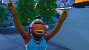 一條卡通魚角色在未來城市中舉起雙臂慶祝。 — 魚棒 Fortnite 壁紙