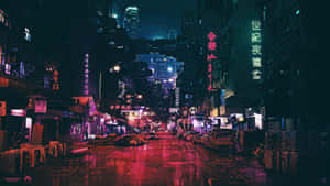 雨夜霓虹小巷，發光招牌與濕漉漉路面的倒影。 — 電馭叛客2077 壁紙