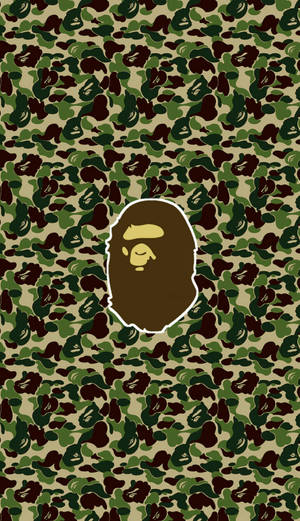中央有猿頭標誌的迷彩壁紙 — BAPE 標誌 壁紙