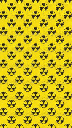 黃色壁紙上帶有重複的黑色輻射標誌圖案。 — 黃色 壁紙