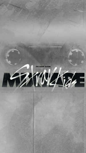Stray Kids 出道前專輯卡式錄音帶桌布，黑白風格。 — 酷炫音樂 壁紙