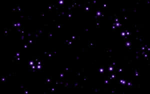 紫色星星在黑暗的夜空中閃爍。 — 紫色銀河 壁紙