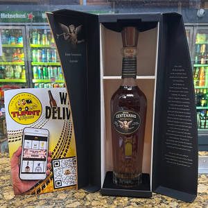 豪華龍舌蘭酒瓶，附送貨傳單和手機，放在商店櫃檯上。 — 雜貨店 壁紙