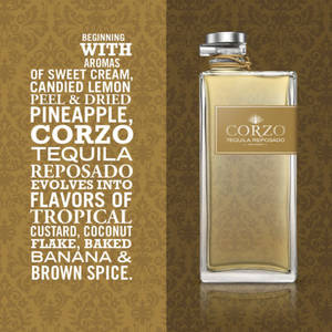一個 Corzo Tequila Reposado 酒瓶，在金色圖案背景上有風味描述文字。 — 棕色 壁紙