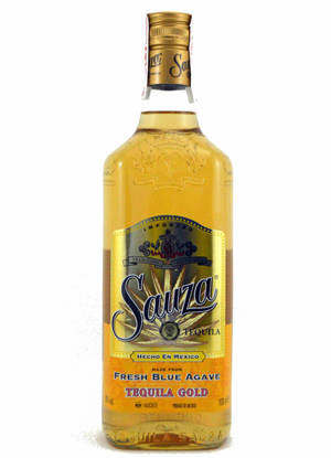 一瓶 Sauza Tequila Gold，內有金色液體和華麗標籤。 — OnePlus Pad 3 Pro 壁紙