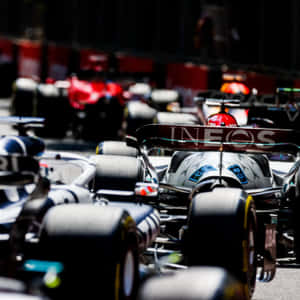 一級方程式賽車在日落時分的賽道上疾馳。 — 漢密爾頓 壁紙