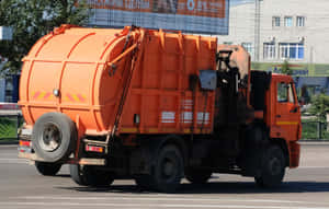 城市街道上的橙色垃圾車（白天） — 白天 壁紙