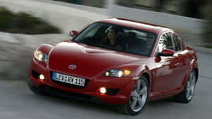 紅色Mazda RX-8跑車行駛中，車內有兩人。 — 馬自達 壁紙