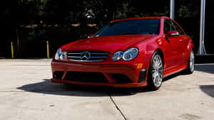 紅色賓士CL65 AMG跑車停在混凝土停車場。 — Mercedes Benz C300 壁紙