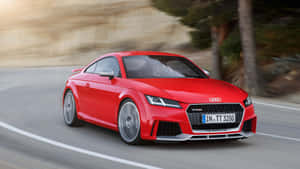 紅色 Audi TT RS 在彎曲的道路上疾馳，背景模糊。 — 奧迪 GIF 壁紙