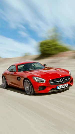 藍天下沙漠公路上疾馳的紅色 Mercedes-AMG GT — Mercedes Benz C300 壁紙