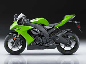 在反射攝影棚地板上的充滿活力的綠色Kawasaki Ninja運動機車。 — 改裝摩托車 壁紙