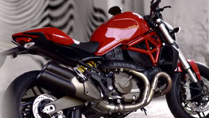 紅色Ducati機車，露出引擎和鍍鉻排氣管。 — 杜卡迪 GIF 壁紙