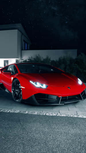 紅色跑車在星空下夜晚停放在現代房屋附近。 — 4K 藍寶堅尼 壁紙