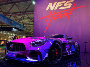 在 NFS Heat 活動中展示的紫色 Mercedes-AMG GT S 賽車。
