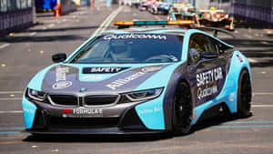 白天賽道上的藍灰色BMW Formula E安全車。 — 賽車 壁紙