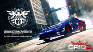 在賽車遊戲Grid 2中，藍色賽車在城市街道上漂移。 — 電玩遊戲 GIF 壁紙