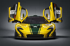 黃色McLaren P1 GTR賽車在攝影棚中打開車門 — 好看汽車 壁紙