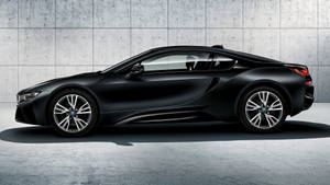 時尚啞光黑色BMW i8跑車在攝影棚內，背景為混凝土。 — 黑色 BMW 壁紙