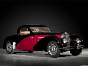 攝影棚燈光下的復古Bugatti汽車，黑色和紅色塗裝。 — Bugatti iPhone 壁紙