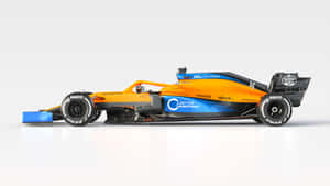 工作室環境中車號4的橙色和藍色一級方程式賽車。 — 酷炫F1 壁紙