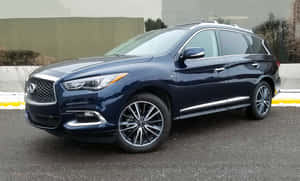 深藍色 Infiniti QX60 SUV 停放在戶外，地上有積雪。 — 低調 壁紙