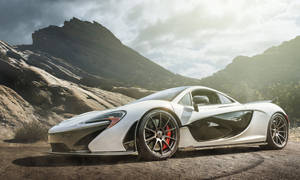 白色McLaren跑車停泊在日落時分的山路上。 — 麥拉倫 壁紙
