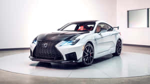 簡約工作室環境中的白色和黑色Lexus RC F跑車。 — 凌志 壁紙