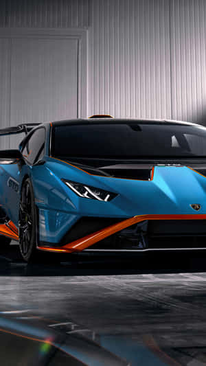 時尚車庫中的藍色和橙色藍寶堅尼 Huracán STO 賽車。 — 好看汽車 壁紙
